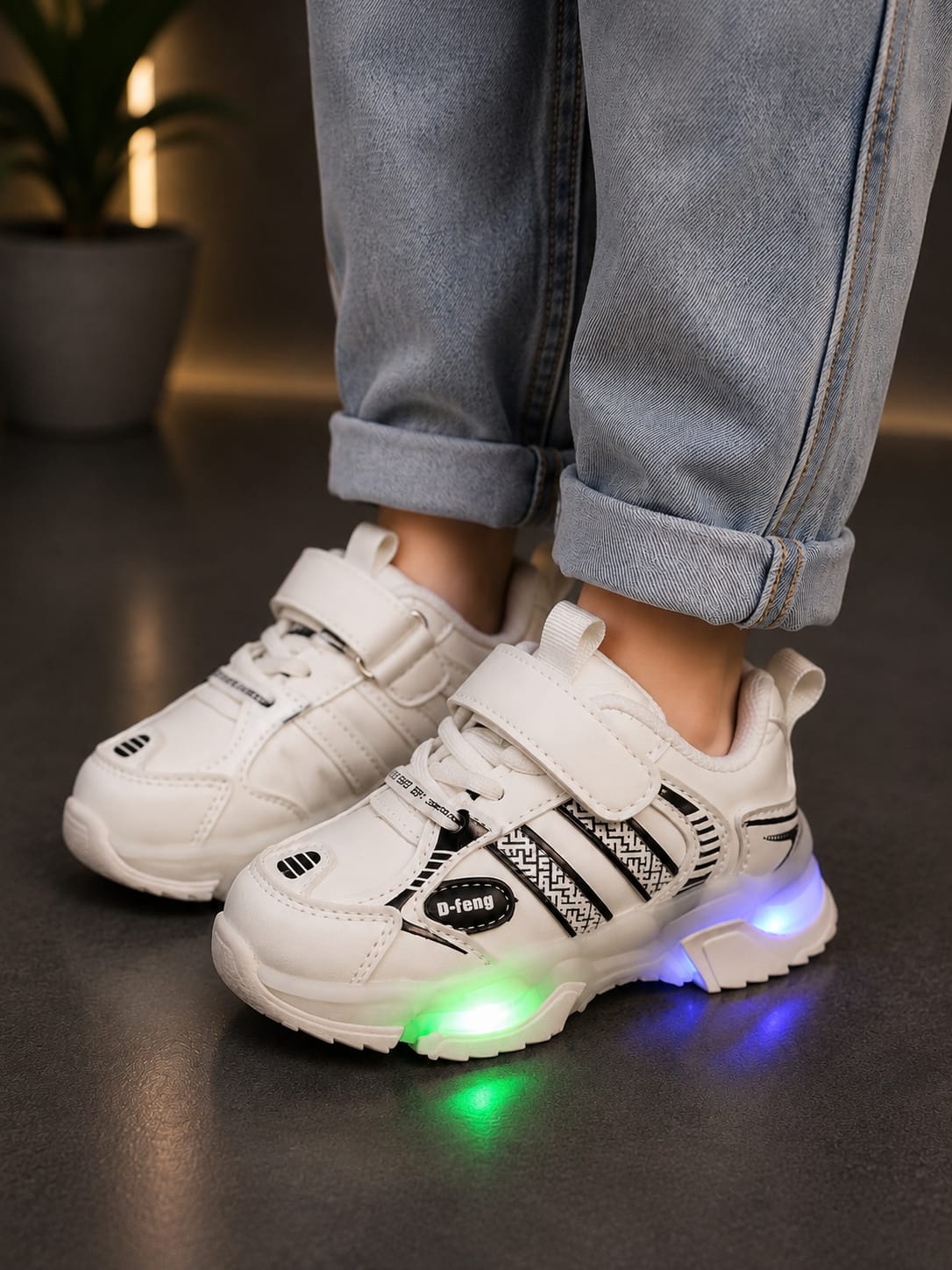 Kids LED Light-Up Sports Shoes – White | EU 22–26